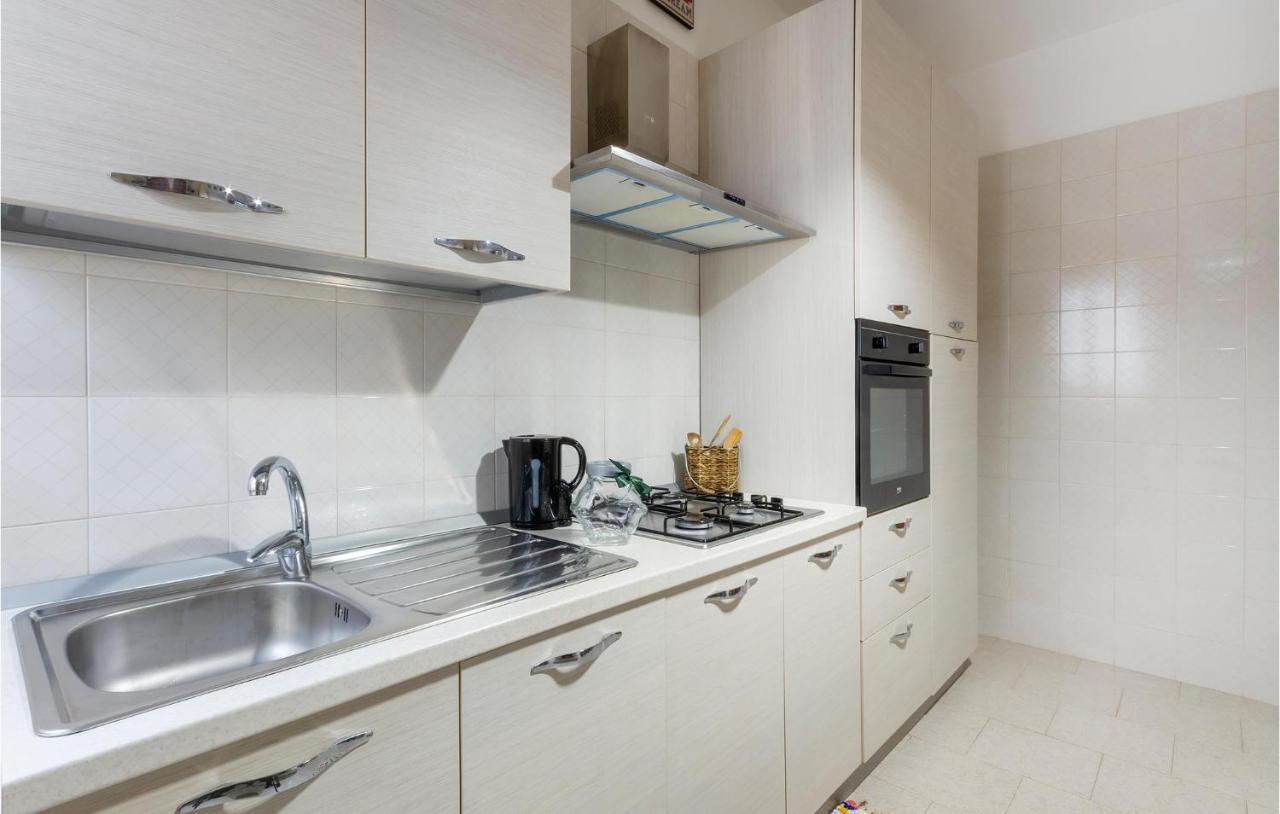 Lovely Apartment In Carovigno With Kitchen Buitenkant foto